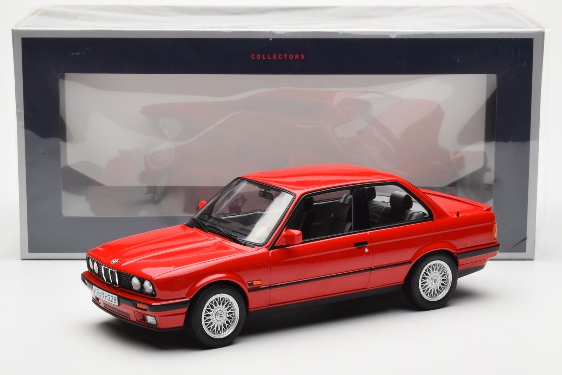 BMW 325i E30 Red Norev 1:18 183202 Diecast — photo 6 of 6