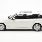 BMW 335i F31 Touring Alpine White Paragon 1:18 - image 4 of 8