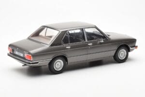 BMW 520i E28 Grey MCG 1:18 MCG18121 Diecast — photo 2 of 6