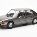 BMW 520i E28 Grey MCG 1:18