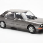BMW 520i E28 Grey MCG 1:18 - image 4 of 6