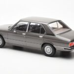 BMW 520i E28 Grey MCG 1:18 - image 5 of 6