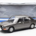 BMW 520i E28 Grey MCG 1:18 - image 6 of 6