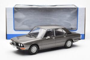 BMW 520i E28 Grey MCG 1:18 MCG18121 Diecast — photo 6 of 6