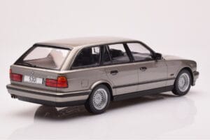 BMW 530i E34 Touring Grey Metallic MCG 1:18 MCG18330 Diecast — photo 2 of 6