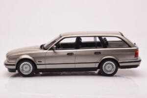 BMW 530i E34 Touring Grey Metallic MCG 1:18 MCG18330 Diecast — photo 3 of 6
