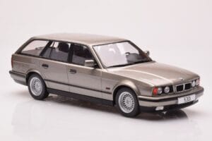 BMW 530i E34 Touring Grey Metallic MCG 1:18 MCG18330 Diecast — photo 4 of 6