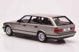 BMW 530i E34 Touring Grey Metallic MCG 1:18 MCG18330 Diecast — photo 5 of 6