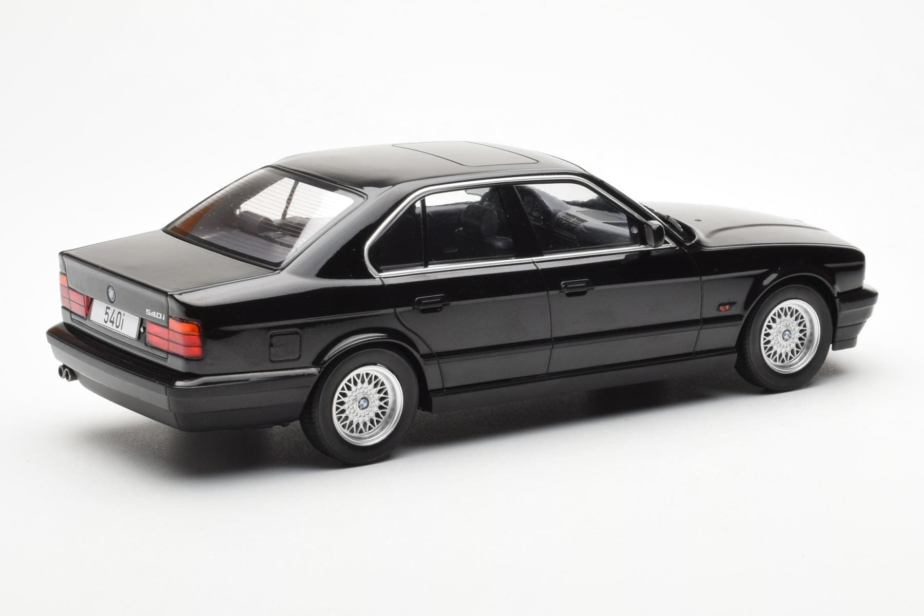 BMW 540i E34 Black Metallic MCG 1:18 MCG18157 Diecast — photo 2 of 6