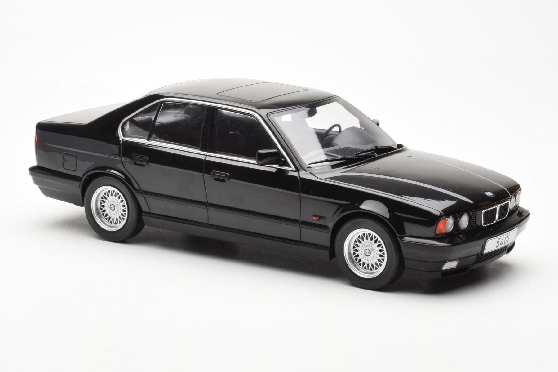 BMW 540i E34 Black Metallic MCG 1:18 MCG18157 Diecast — photo 4 of 6