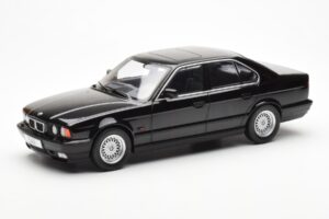 BMW 540i E34 Black Metallic MCG 1:18 MCG18157
