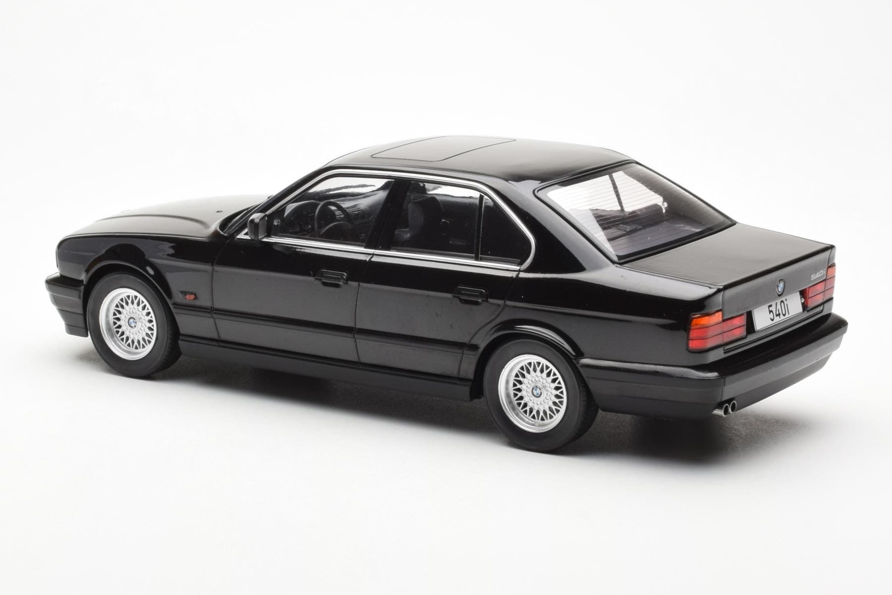 BMW 540i E34 Black Metallic MCG 1:18 MCG18157 Diecast — photo 5 of 6