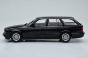 BMW 540i E34 Touring Black Metallic MCG 1:18 MCG18329 Diecast — photo 3 of 6