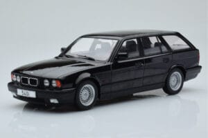 BMW 540i E34 Touring Black Metallic MCG 1:18 MCG18329