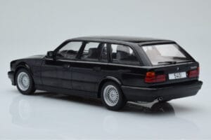 BMW 540i E34 Touring Black Metallic MCG 1:18 MCG18329 Diecast — photo 5 of 6