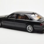 BMW 750iL E38 Black Otto 1:18 - image 5 of 6