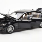 BMW 750Li F02 Facelift Carbon Black Kyosho 1:18 - image 2 of 8