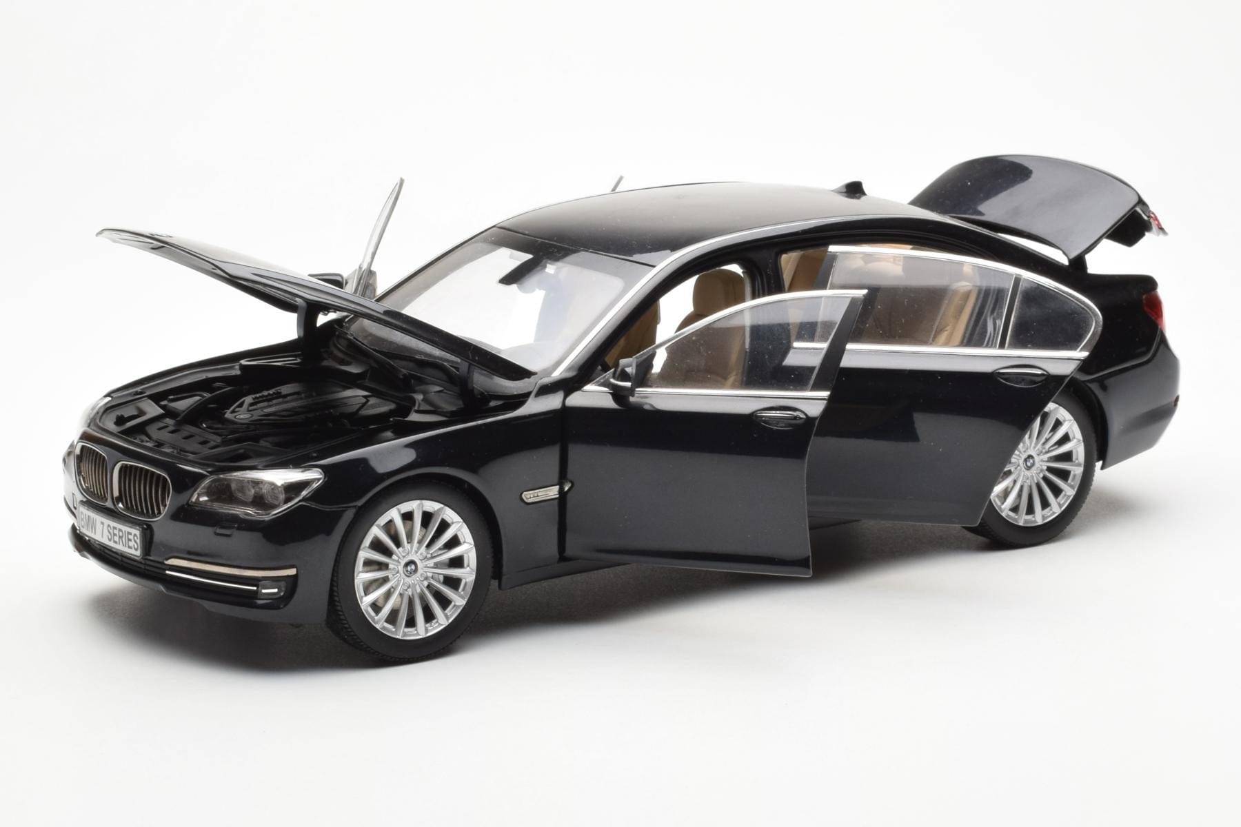 BMW 750Li F02 Facelift Carbon Black Kyosho 1:18 08784BK Diecast — photo 2 of 8