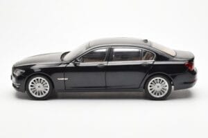 BMW 750Li F02 Facelift Carbon Black Kyosho 1:18 08784BK Diecast — photo 4 of 8