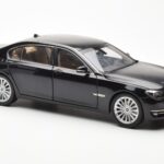 BMW 750Li F02 Facelift Carbon Black Kyosho 1:18 - image 6 of 8