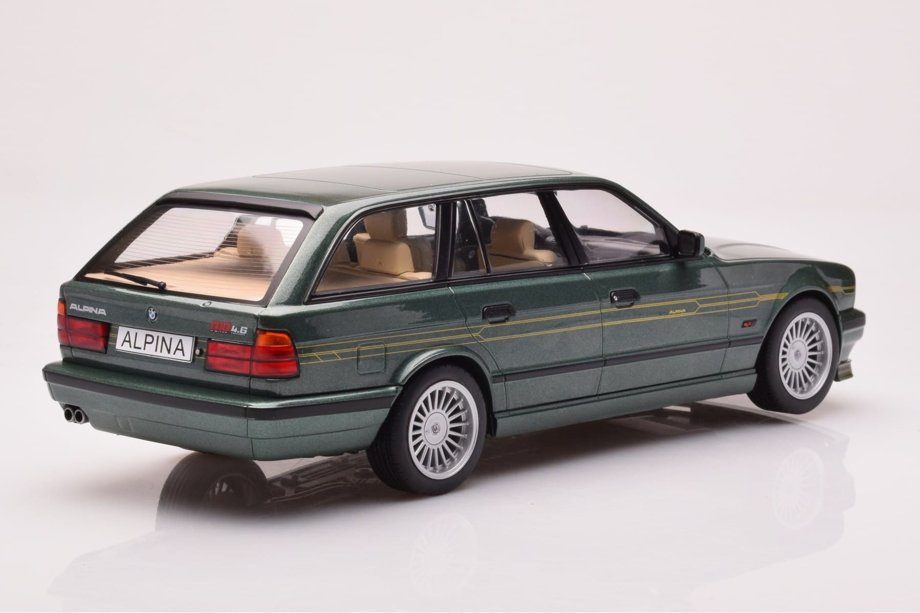 BMW Alpina B10 E34 Touring Dark Green MCG 1:18 MCG18331 Diecast — photo 2 of 6