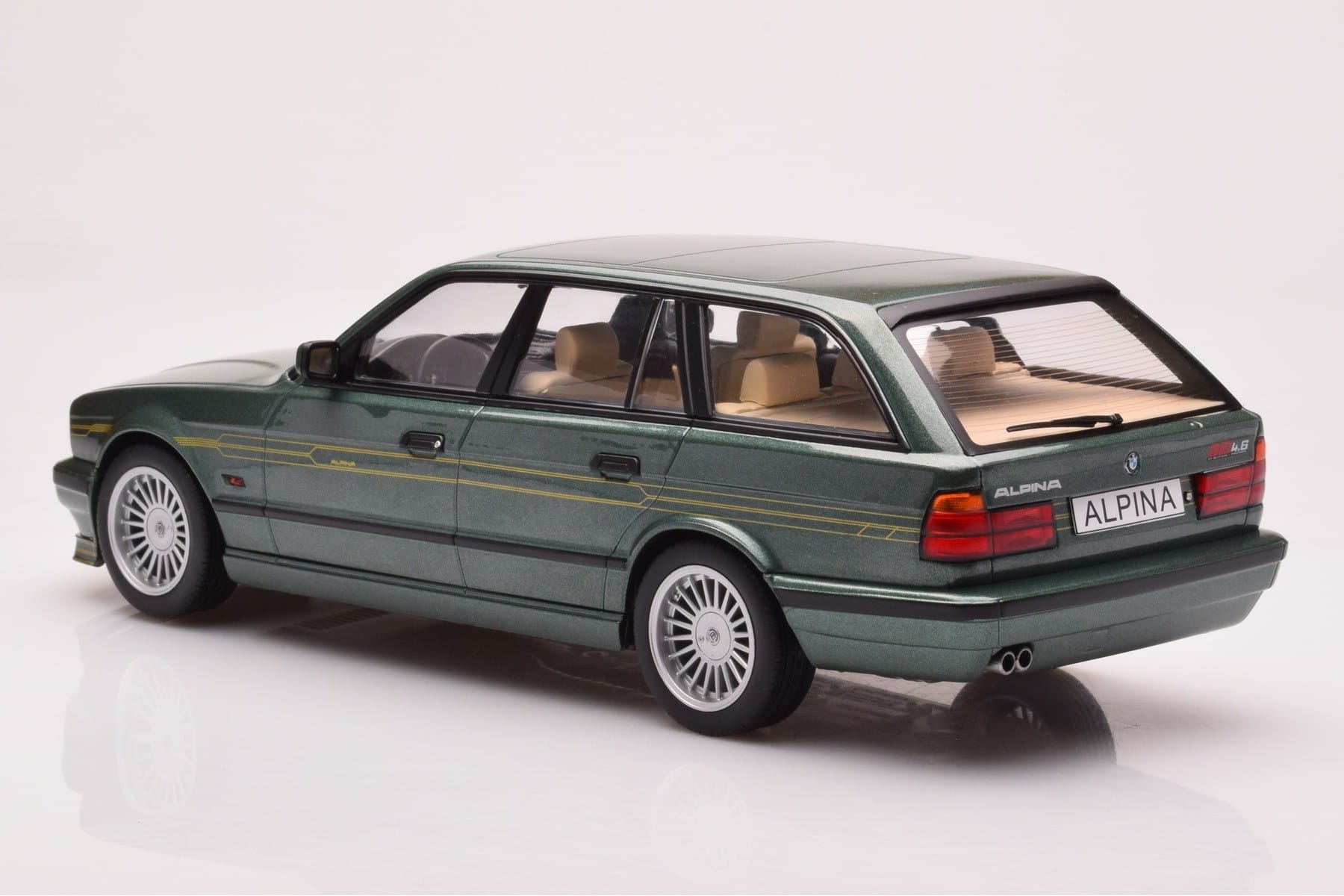 BMW Alpina B10 E34 Touring Dark Green MCG 1:18 MCG18331 Diecast — photo 5 of 6