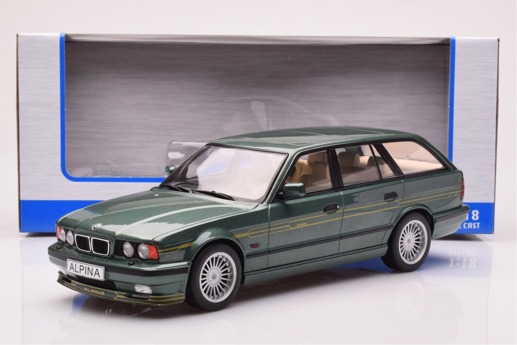 BMW Alpina B10 E34 Touring Dark Green MCG 1:18 MCG18331 Diecast — photo 6 of 6