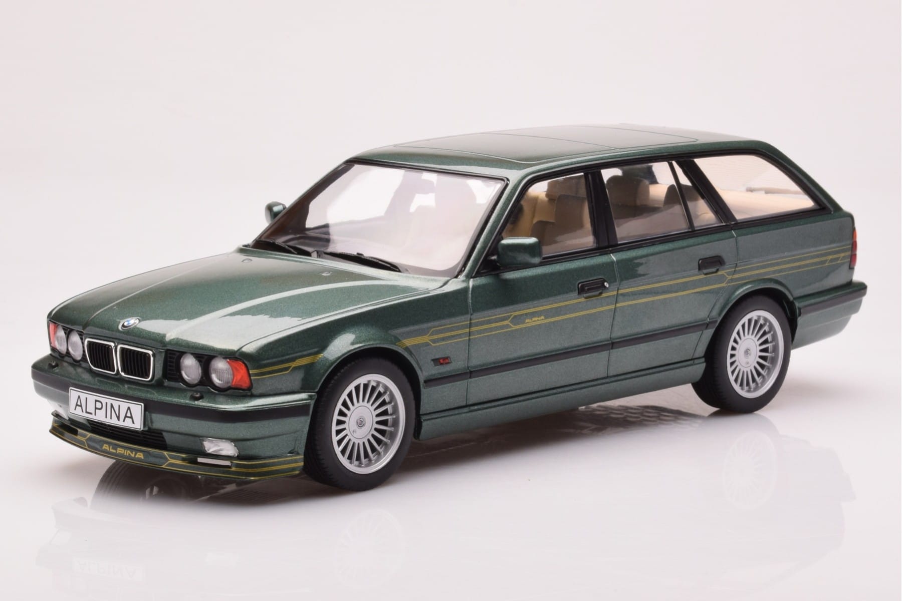 BMW Alpina B10 E34 Touring Dark Green MCG 1:18 MCG18331 Diecast