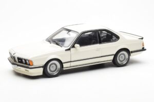 BMW M635 CSi E24 White Dealer Edition AUTOart 1:18 80430145829