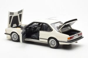 BMW M635 CSi E24 White Dealer Edition AUTOart 1:18 80430145829 Diecast — photo 5 of 8
