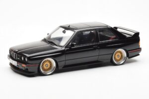 BMW M3 E30 Sport Evolution Black Custom Wheels AUTOart 1:18 70562