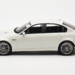 BMW M3 E90 Sedan White GT Spirit 1:18 - image 3 of 6