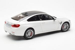 BMW M4 F82 Frozen Brilliant White Paragon 1:18 PA-97101 Diecast — photo 3 of 8