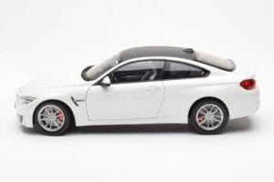 BMW M4 F82 Frozen Brilliant White Paragon 1:18 PA-97101 Diecast — photo 4 of 8