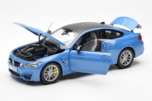 BMW M4 F82 Yas Marina Blue Paragon 1:18 PA-97102 Diecast — photo 2 of 8