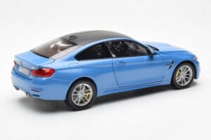 BMW M4 F82 Yas Marina Blue Paragon 1:18 PA-97102 Diecast — photo 3 of 8