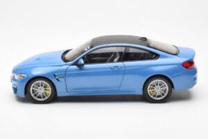 BMW M4 F82 Yas Marina Blue Paragon 1:18 PA-97102 Diecast — photo 4 of 8