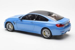BMW M4 F82 Yas Marina Blue Paragon 1:18 PA-97102 Diecast — photo 7 of 8