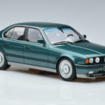 BMW M5 E34 Cecotto Edition Green Otto 1:18 - image 4 of 6