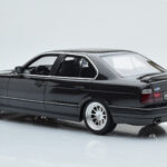 BMW M5 E34 Hartge Black Otto 1:18 - image 4 of 6
