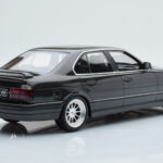 BMW M5 E34 Hartge Black Otto 1:18 - image 5 of 6