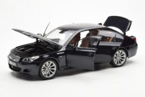 BMW M5 E60 Carbon Black Kyosho 1:18 08593BK Diecast — photo 2 of 8