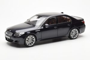 BMW M5 E60 Carbon Black Kyosho 1:18 08593BK