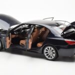 BMW M5 E60 Carbon Black Kyosho 1:18 - image 5 of 8