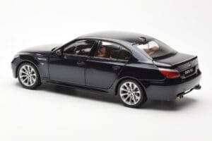BMW M5 E60 Carbon Black Kyosho 1:18 08593BK Diecast — photo 7 of 8