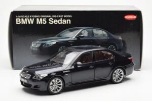 BMW M5 E60 Carbon Black Kyosho 1:18 08593BK Diecast — photo 8 of 8