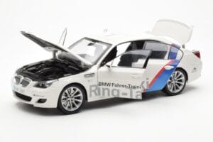 BMW M5 E60 Ring Taxi Nurburgring Kyosho 1:18 08593RT Diecast — photo 2 of 8
