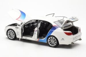 BMW M5 E60 Ring Taxi Nurburgring Kyosho 1:18 08593RT Diecast — photo 5 of 8