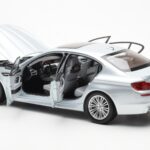 BMW M5 F10 Silverstone Silver Paragon 1:18 80432186353 - image 5 of 8