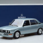 BMW M535i E12 Blue Norev 1:18 - image 6 of 6